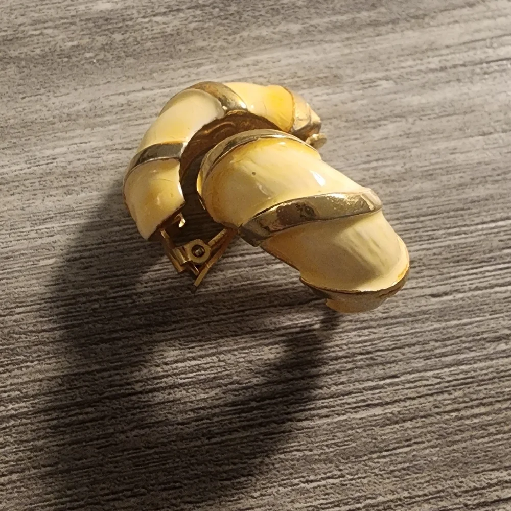 K.J.L Elegant Gold and Cream Hoop‎ Earrings. Signs Of Used. - Picture 2 of 7